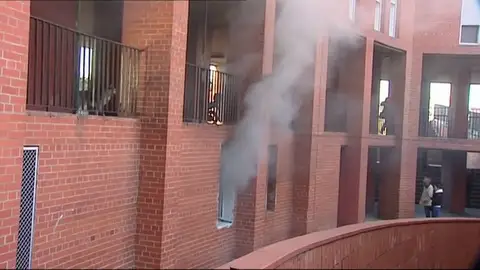 REEMPLAZO Familiares del fallecido en el tiroteo en Barcelona queman la casa del sospechoso REEMPLAZO Familiares del fallecido en el tiroteo en Barcelona queman la casa del sospechoso