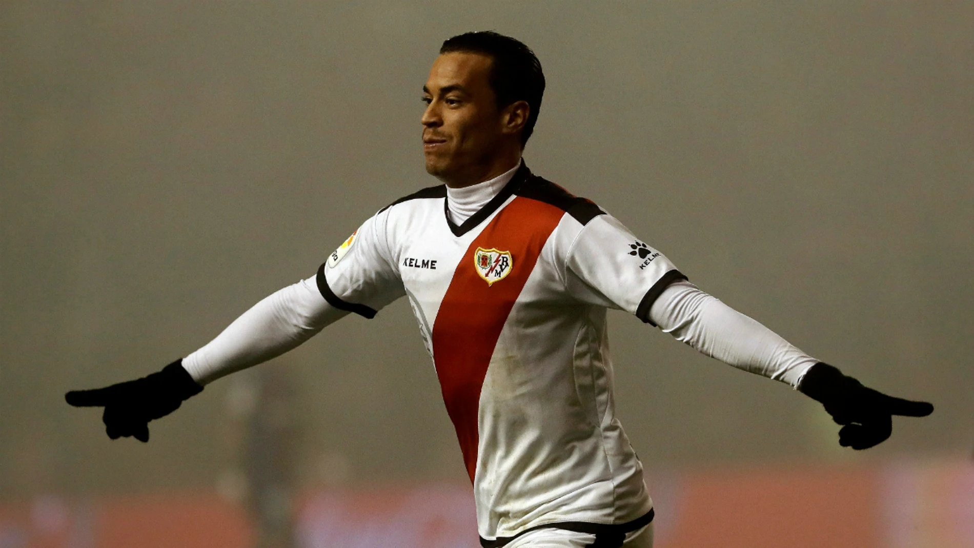 Raúl de Tomas celebra un gol Raúl de Tomas celebra un gol