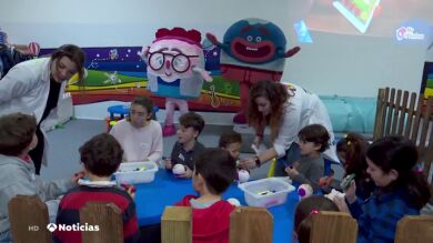 Niños de entre 4 y 12 años devuelven sus colores a Mr Plinton, la mascota del programa Neox Kidz