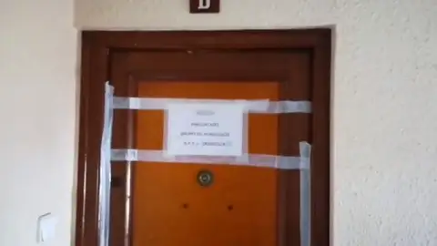 Un cadáver con varios golpes y desnudo aparece dentro de una maleta en el barrio Oliver de Zaragoza Un cadáver con varios golpes y desnudo aparece dentro de una maleta en el barrio Oliver de Zaragoza