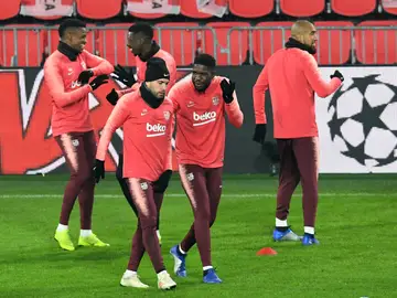 Umtiti, con Jordi Alba en un entrenamiento del Barça Umtiti, con Jordi Alba en un entrenamiento del Barça