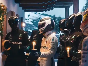 Bottas, de villancicos puerta por puerta Bottas, de villancicos puerta por puerta
