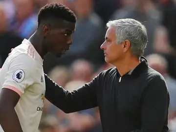 Mourinho y Pogba, durante un partido del Manchester United Mourinho y Pogba, durante un partido del Manchester United