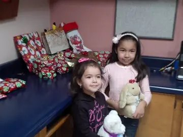 Fotografía cedida por Randy Heiss donde aparece la niña Dayami, de 8 años, junto a su hermana Ximena, 4 Fotografía cedida por Randy Heiss donde aparece la niña Dayami, de 8 años, junto a su hermana Ximena, 4
