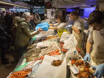 Mercados de toda España abarrotados de clientes Mercados de toda España abarrotados de clientes
