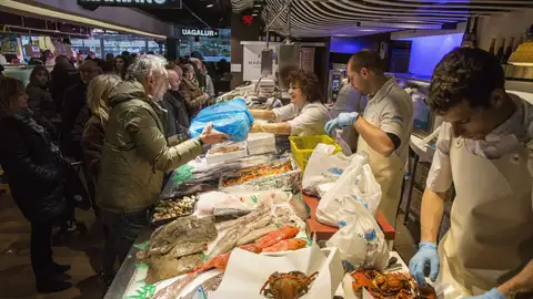 Mercados de toda España abarrotados de clientes Mercados de toda España abarrotados de clientes