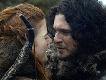 Jon Nieve e Ygritte en 'Juego de Tronos'