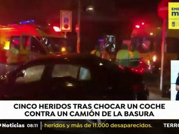 Cinco personas resultan heridas por una colisión entre un turismo y un camión de basura