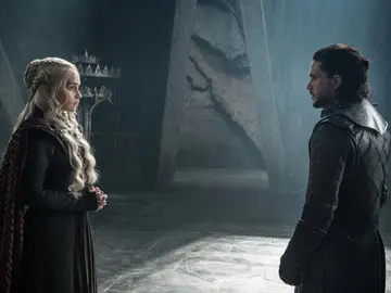 Daenerys Targaryen y Jon Snow en 'Juego de Tronos' Daenerys Targaryen y Jon Snow en 'Juego de Tronos'
