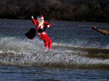 Un Papá Noel celebrando la Navidad Un Papá Noel celebrando la Navidad