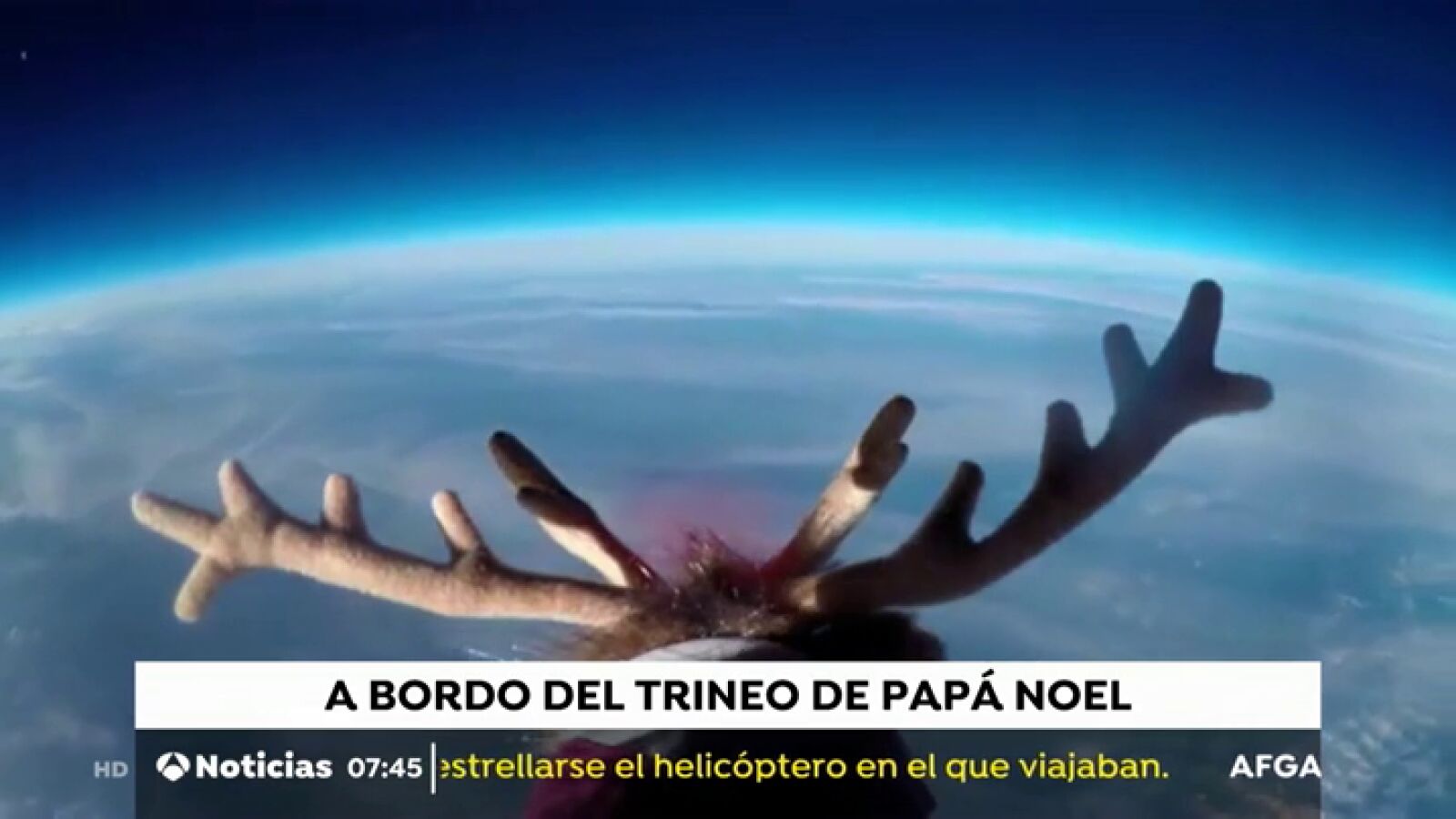 Un padre crea un ingenioso artilugio para que su hijo 'viaje' a bordo del trineo de Papá Noel