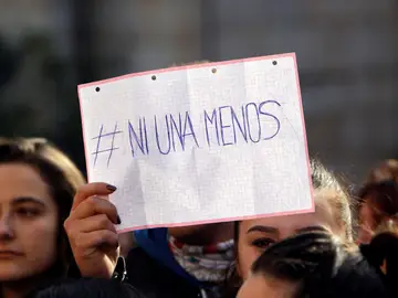 Más de trescientas personas se concentraron junto al ayuntamiento de Callosa d’En Sarrià Más de trescientas personas se concentraron junto al ayuntamiento de Callosa d’En Sarrià