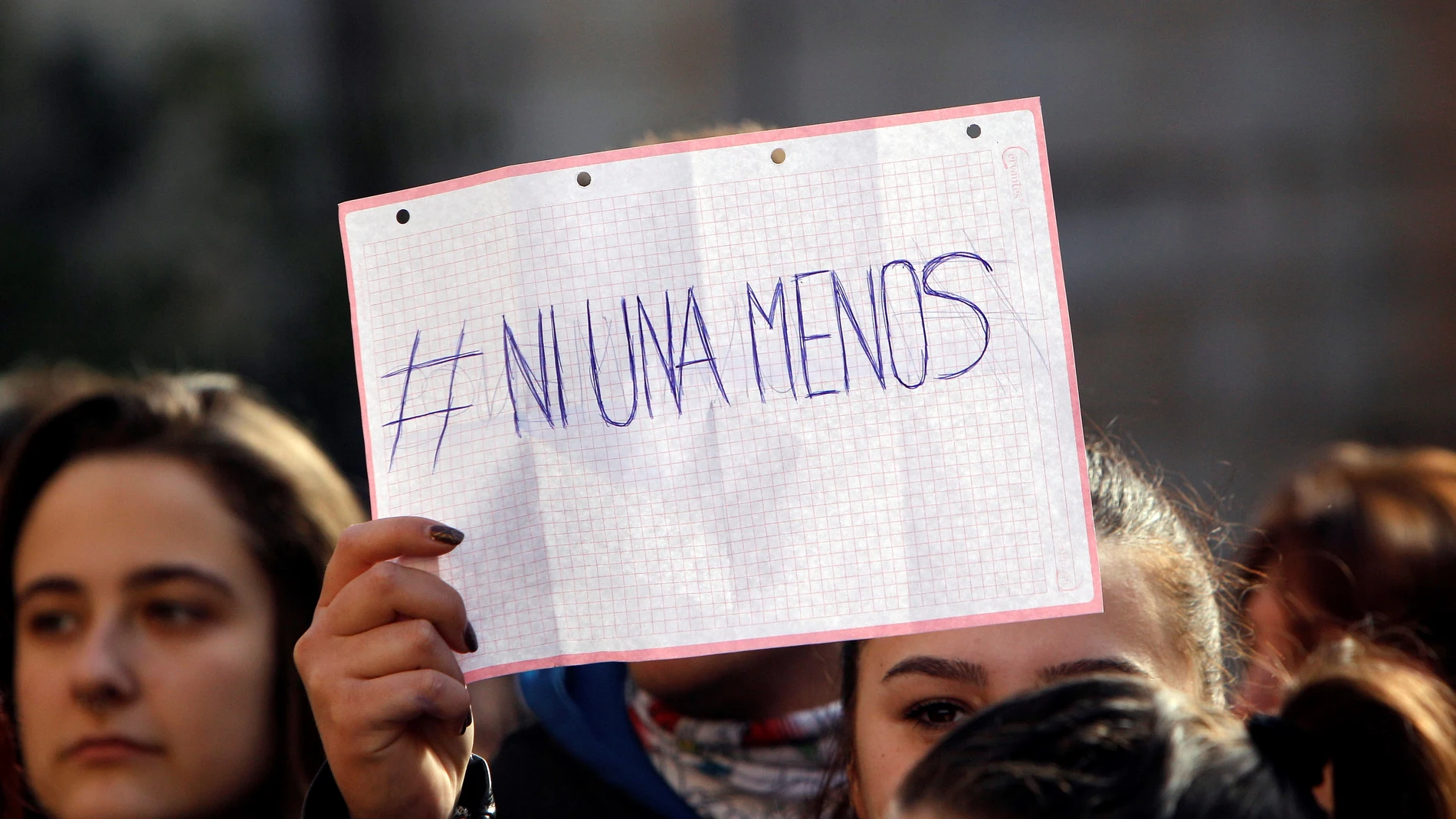 Más de trescientas personas se concentraron junto al ayuntamiento de Callosa d’En Sarrià Más de trescientas personas se concentraron junto al ayuntamiento de Callosa d’En Sarrià