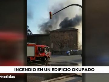 Incendio en un edificio okupado de Barcelona