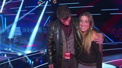 Viki Lafuente, una verdadera fuente de energía cantando descalza en el plató de 'La Voz’'