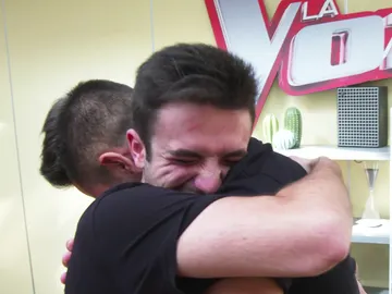El emotivo reencuentro entre Javier Erro y un antiguo compañero de 'La Voz Kids' El emotivo reencuentro entre Javier Erro y un antiguo compañero de 'La Voz Kids'