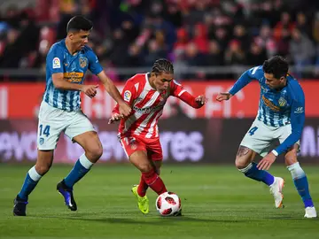 Douglas Luiz trata de marcharse de Rodrigo y Giménez Douglas Luiz trata de marcharse de Rodrigo y Giménez