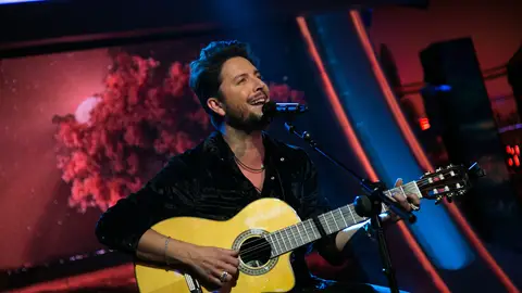 VÍDEO: Impresionante actuación en directo de Manuel Carrasco en 'El Hormiguero 3.0' con su canción 'Llámame loco' Impresionante actuación en directo de Manuel Carrasco en 'El Hormiguero 3.0' con su canción 'Llámame loco'