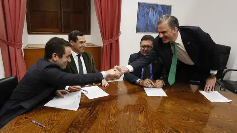 Los secretarios generales del PP, Teodoro García Egea, y de Vox, Francisco Javier Ortega Smith Los secretarios generales del PP, Teodoro García Egea, y de Vox, Francisco Javier Ortega Smith