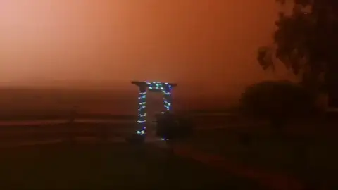 Una tormenta de polvo crea este espectacular fenómeno en la ciudad australiana de Barellan Una tormenta de polvo crea este espectacular fenómeno en la ciudad australiana de Barellan