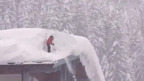 La nieve ha causado al menos 5 muertos y 2 desaparecidos en Austria La nieve ha causado al menos 5 muertos y 2 desaparecidos en Austria