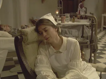 El llanto desconsolado de Elsa ante los recuerdos de Isaac El llanto desconsolado de Elsa ante los recuerdos de Isaac
