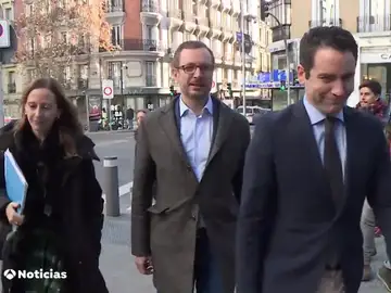 Noticias 1 Antena 3 (09-01-19) El PP presenta a Vox un documento alternativo para alcanzar un acuerdo en Andalucía Noticias 1 Antena 3 (09-01-19) El PP presenta a Vox un documento alternativo para alcanzar un acuerdo en Andalucía