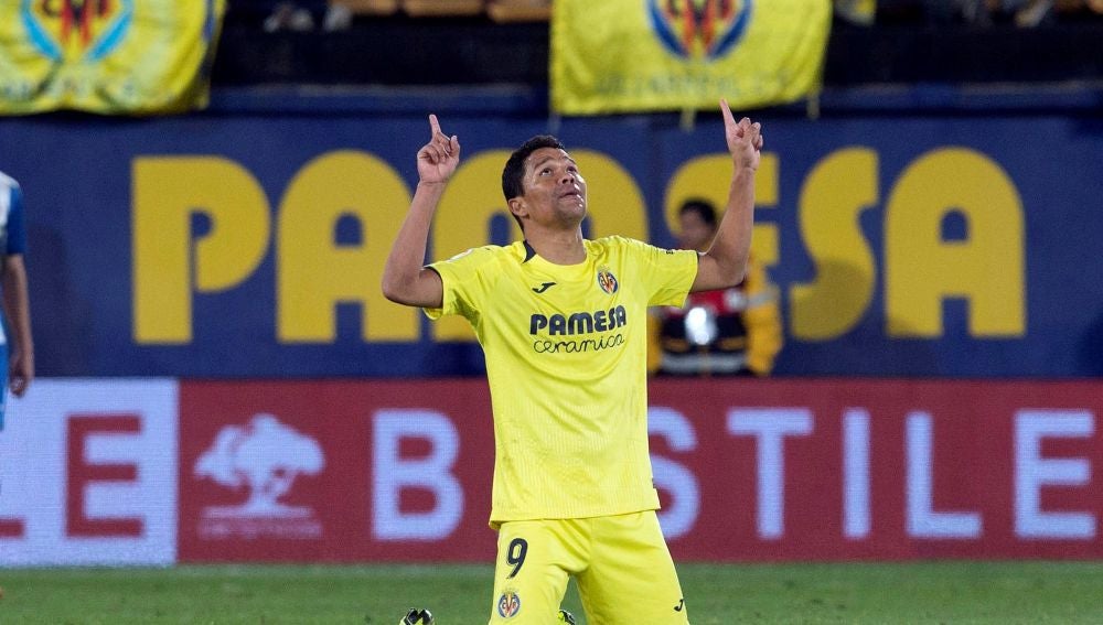 Carlos Bacca celebra su gol ante el Espanyol