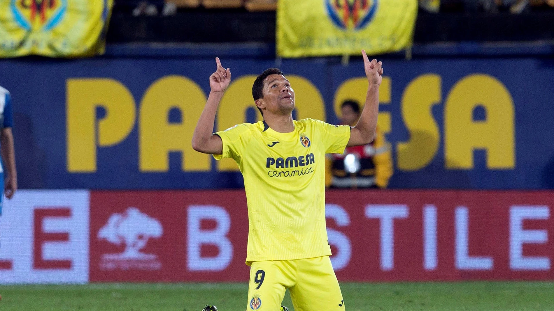 Carlos Bacca celebra su gol ante el Espanyol Carlos Bacca celebra su gol ante el Espanyol