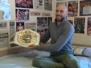 La promesa de Carlos Coello a su madre, doble campeón del mundo de Muay Thai