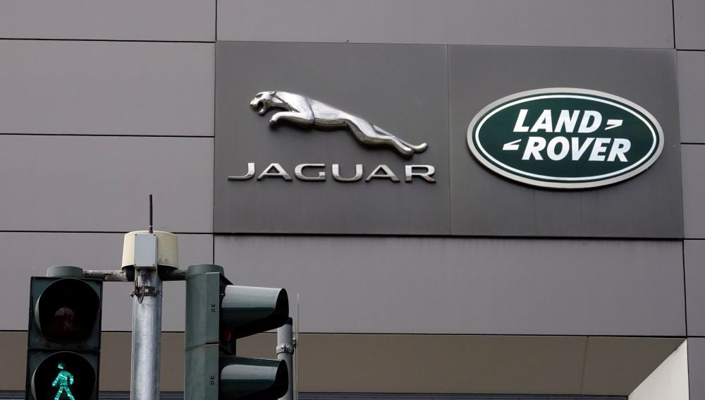 El logotipo de la compañía inglesa de automoción Jaguar Land Rover