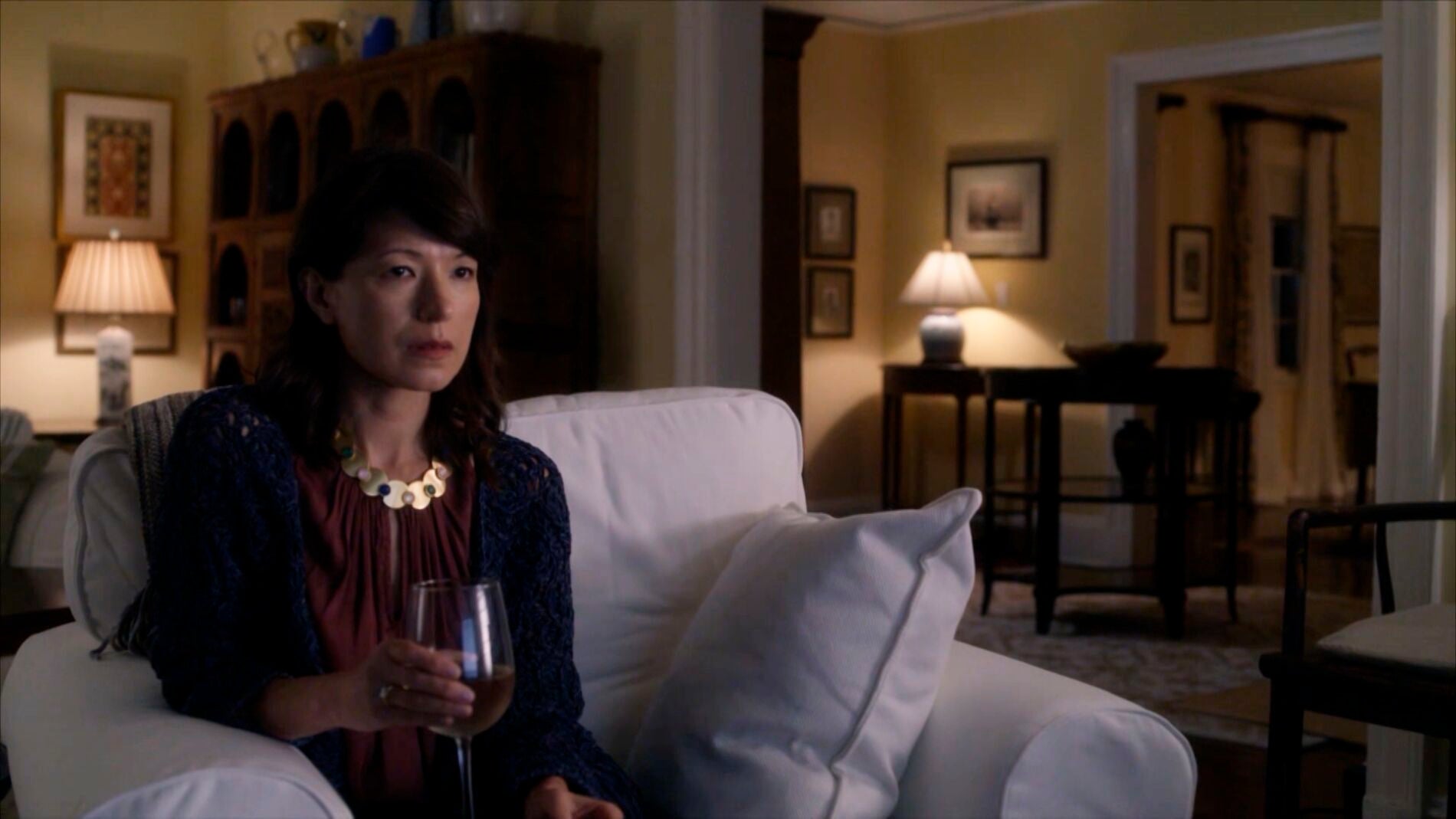 Kelly es asesinada por hablar del vuelo 828 en televisi&oacute;n