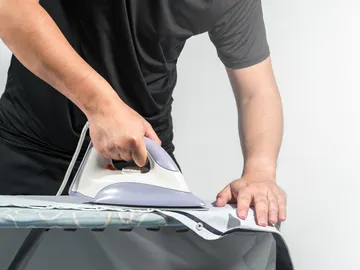 Planchando una camisa Planchando una camisa