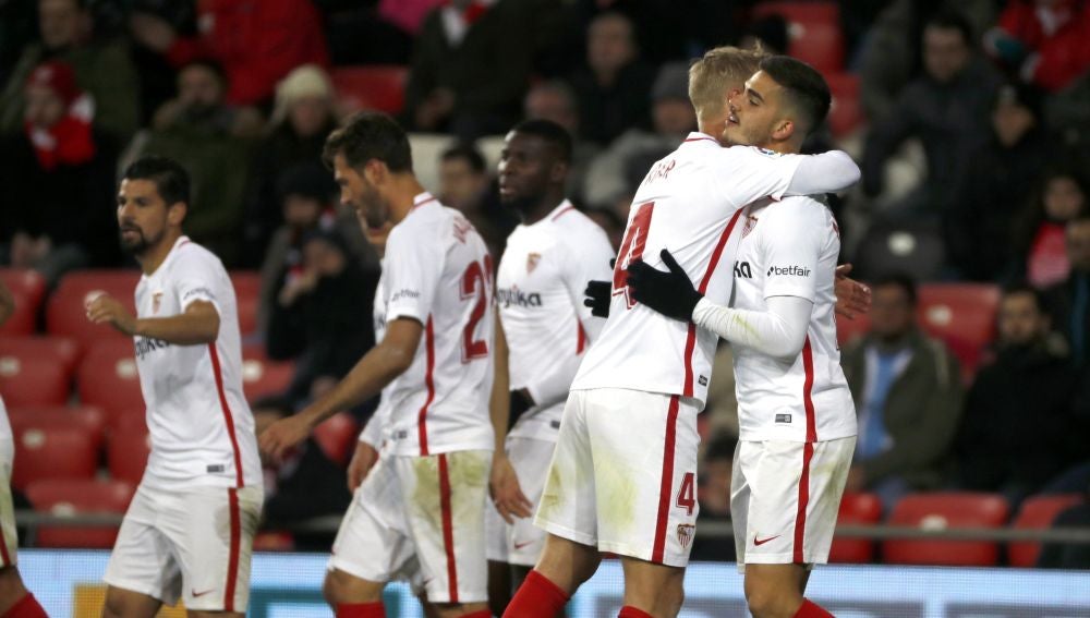 André Silva celebra el 1-2 en San Mamés