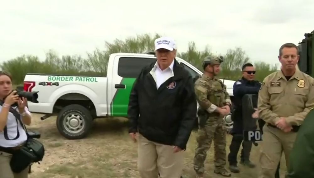 Trump viaja a la frontera con México y amenaza con declarar emergencia nacional para construir el muro
