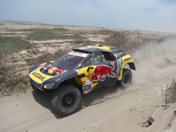 Loeb, en una etapa del Dakar Loeb, en una etapa del Dakar