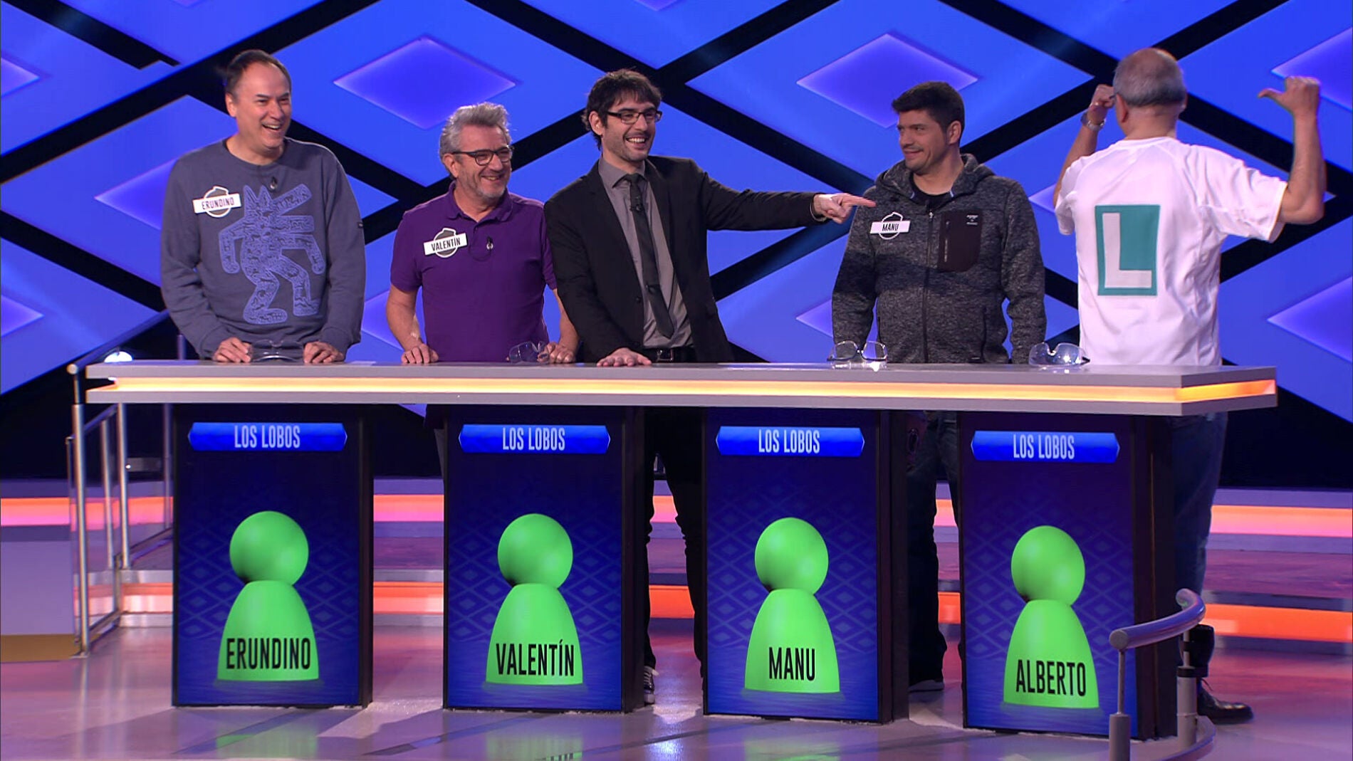 Alberto Sanfrutos luce la 'L' por ser un 'lobo en pr&aacute;cticas'