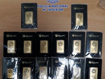 Tres detenidos por vender 20 lingotes de oro falsos en una tienda 'compro-oro'