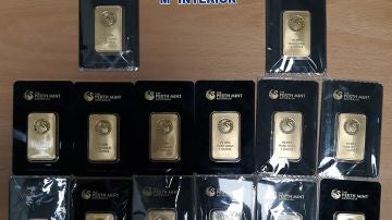 Tres detenidos por vender 20 lingotes de oro falsos en una tienda 'compro-oro'