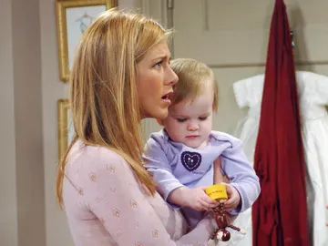 Rachel y Emma en 'Friends' Rachel y Emma en 'Friends'