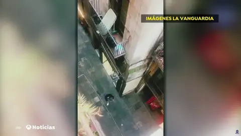 Un detenido por amenazar con un cuchillo a los transeúntes en el Raval Un detenido por amenazar con un cuchillo a los transeúntes en el Raval