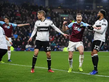 El Burnley celebra un gol del Fulham en propia puerta El Burnley celebra un gol del Fulham en propia puerta