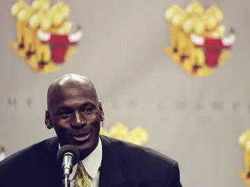 Michael Jordan anuncia su retirada del baloncesto en 1999 Michael Jordan anuncia su retirada del baloncesto en 1999