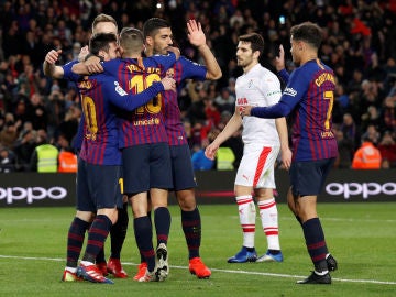 Los jugadores del Barcelona celebran uno de los goles contra el Eibar