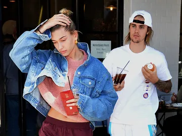 Hailey Baldwin y Justin Bieber Hailey Baldwin y Justin Bieber