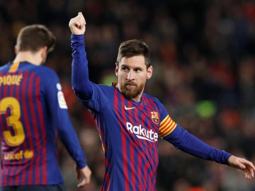 Leo Messi celebra su gol 400 en Liga