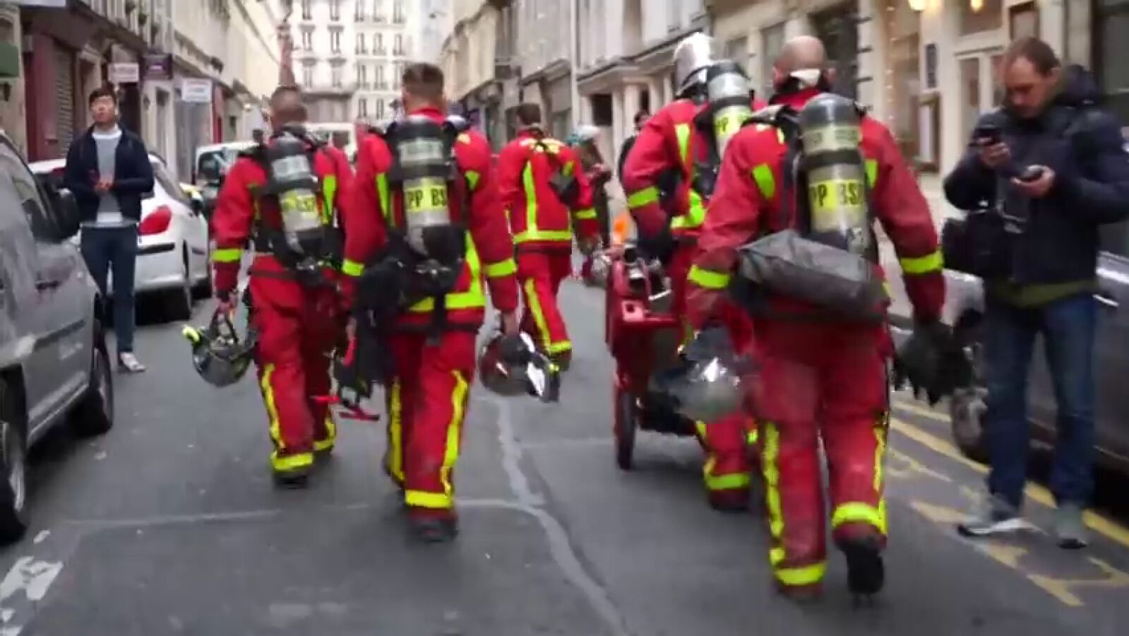 Hallan el cuerpo de una mujer entre los escombros tras la explosión en una panadería de París