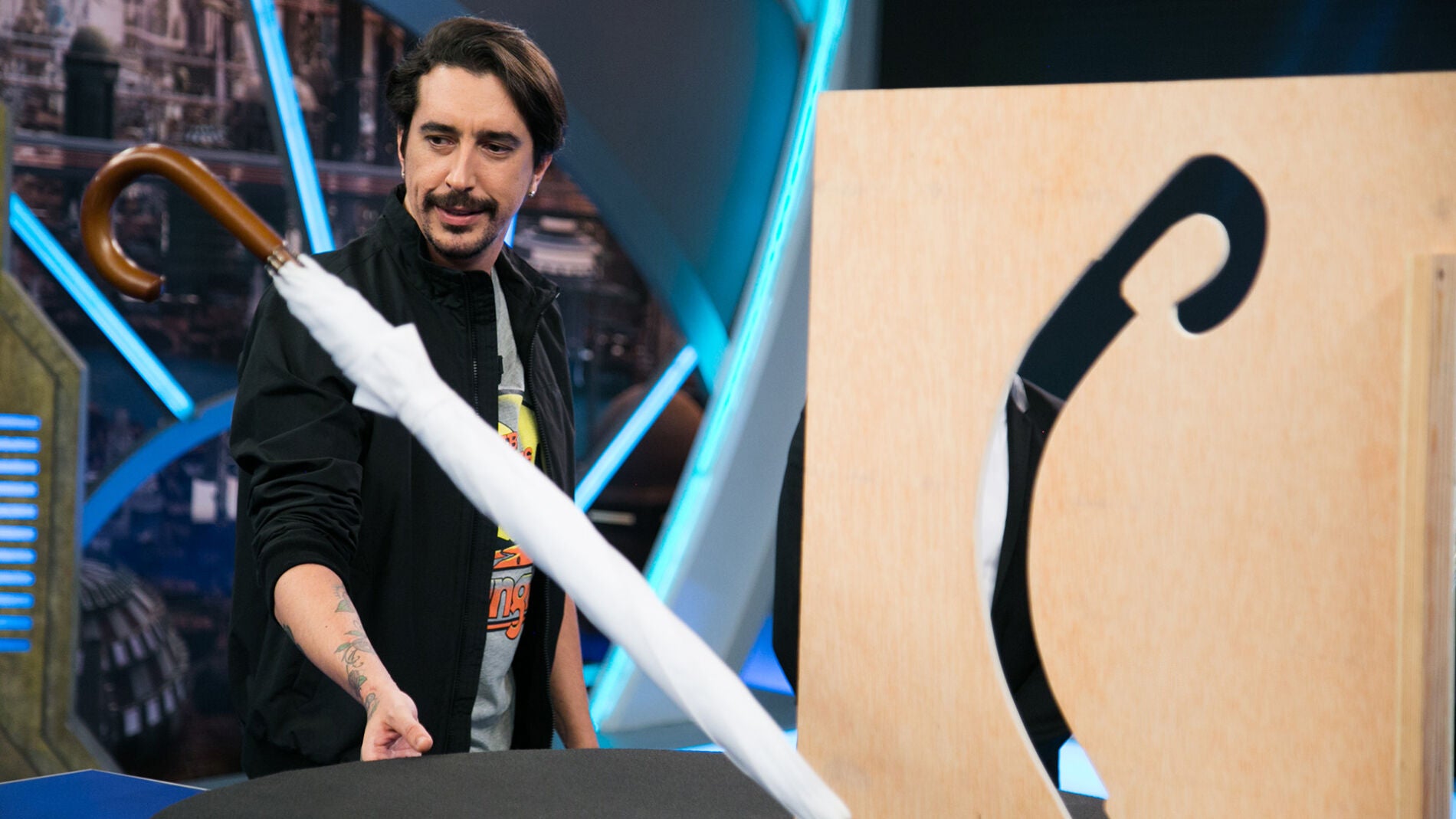 El 'paraguas m&aacute;gico' de Marron deja sin palabras a todos en 'El Hormiguero 3.0'