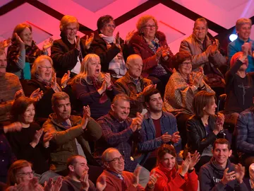 El público de '¡Boom!' entra en un divertido bucle de aplausos gracias al equipo rival de 'Los Lobos', los 'Quintismikis' El público de '¡Boom!' entra en un divertido bucle de aplausos gracias al equipo rival de 'Los Lobos', los 'Quintismikis'