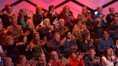 El público de '¡Boom!' entra en un divertido bucle de aplausos gracias al equipo rival de 'Los Lobos', los 'Quintismikis'